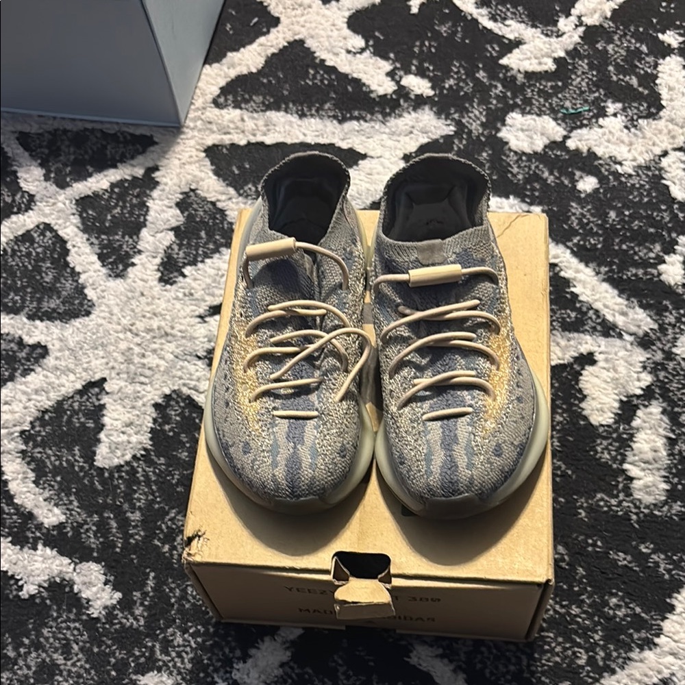 Adidas Boost 380 Kids comes without soles great condition